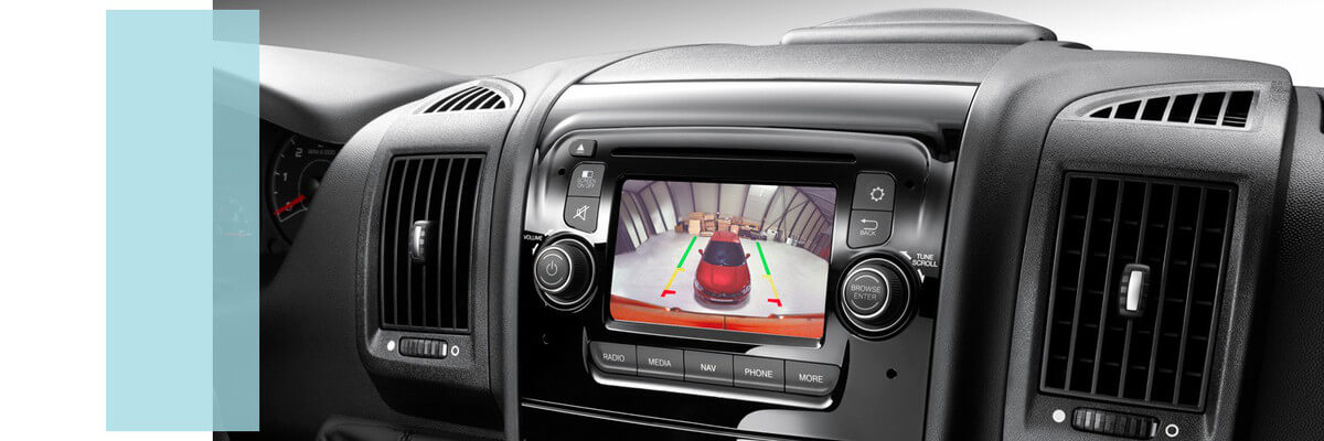 Citroen Jumper Bluetooth laisvų rankų įranga, galinio vaizdo kamera ir važiavimo nuokalne sistema maksimaliai palengvina vairavimą